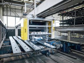 High-performance punching of longitudinal frame members at HÖRMANN Automotive 