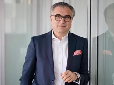 CFO Johann-Schmid-Davis
