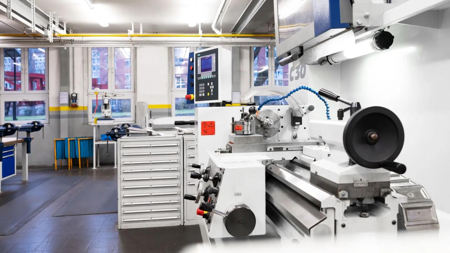 HÖRMANN Automotive: Arbeitsplatz Moritz Racke